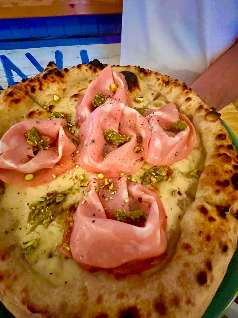 pizza mortadela italiana
