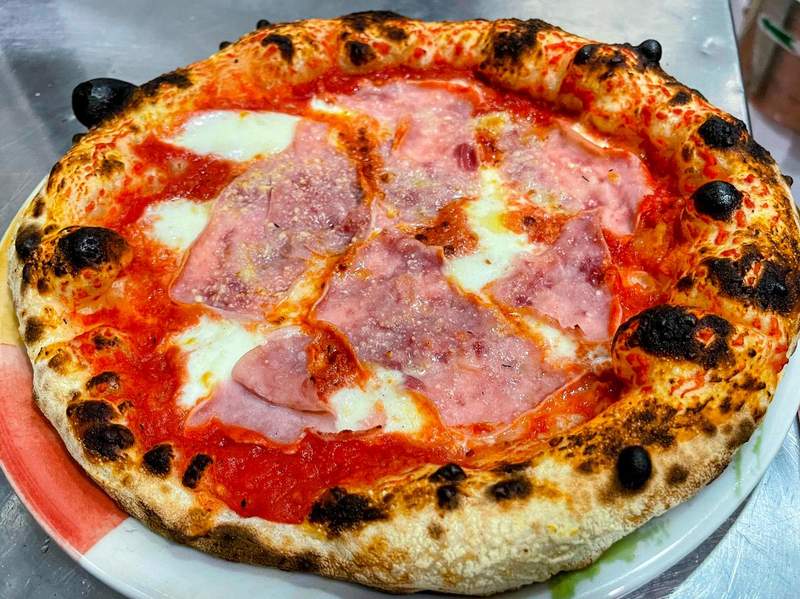 pizza prosciutto cotto e mozzarella jamon y queso